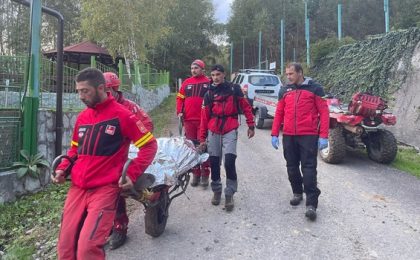 Polonez accidentat într-o stațiune din Banat. S-a răsturnat cu ATV-ul