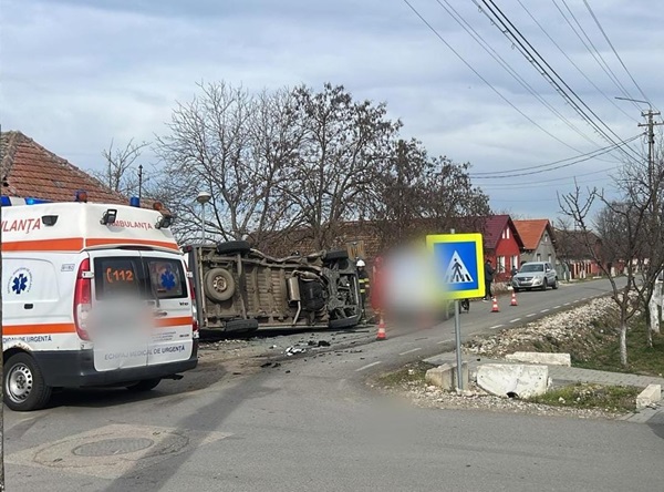 Accident în Timiș, 3 victime au fost transportate la spital