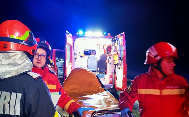Accident grav, cu opt victime, pe DN 66 (foto)