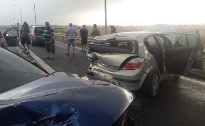 Carambol cu 5 autovehicule pe A1, pe sensul de mers Timișoara-Deva