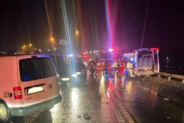 Nouă răniți într-un accident produs pe șoseaua de centură a municipiului Arad 1 Nouă răniți într-un accident produs pe șoseaua de centură a municipiului Arad