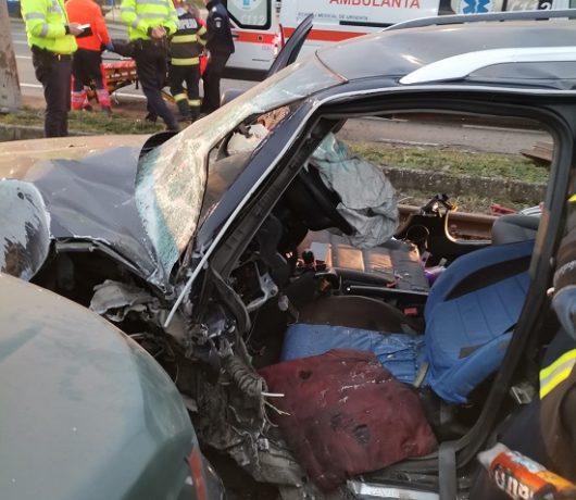 Un tânăr și-a făcut mașina praf, în urma unui grav accident