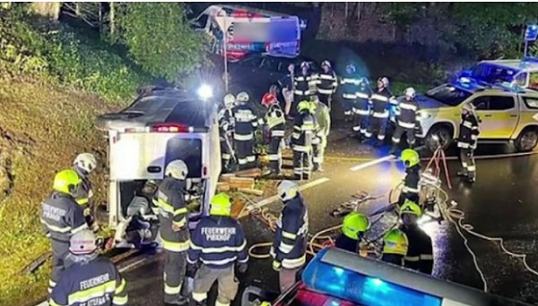Microbuz înmatriculat în Timiș, plin cu români, accident mortal pe o şosea din Austria
