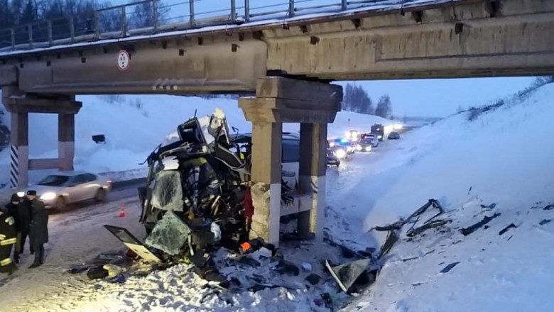 Cinci oameni au murit într-un grav accident de autobuz, la sud de Moscova. Alte 21 de persoane sunt rănite