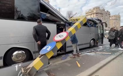 Accident groaznic în București: un mort și peste 20 de răniți (video)