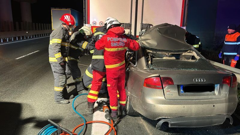 Accident grav pe A1. O persoană a murit în urma impactului dintre un autoturism și un camion