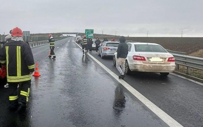 Accident în lanț pe autostrada A1, în județul Timiș. Șapte mașini implicate, trafic dat peste cap