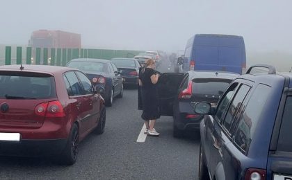 Carambol uriaș pe Autostrada Soarelui: cel puțin 20 de mașini implicate, intervin echipaje de pompieri și salvare din patru județe