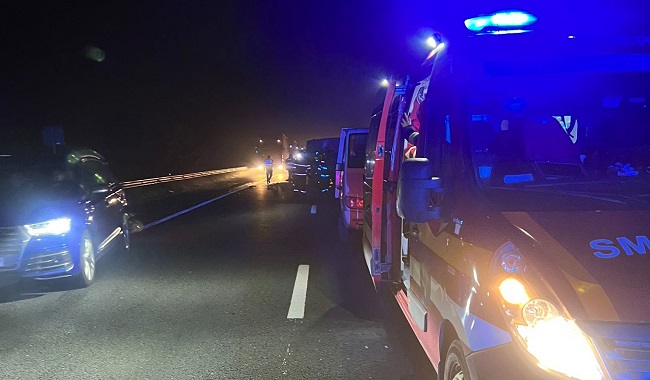 Accident mortal pe autostrada Timișoara - Lugoj: un bărbat care mergea pe jos a fost izbit de un autotren. Șoferul a fugit și este căutat de poliție