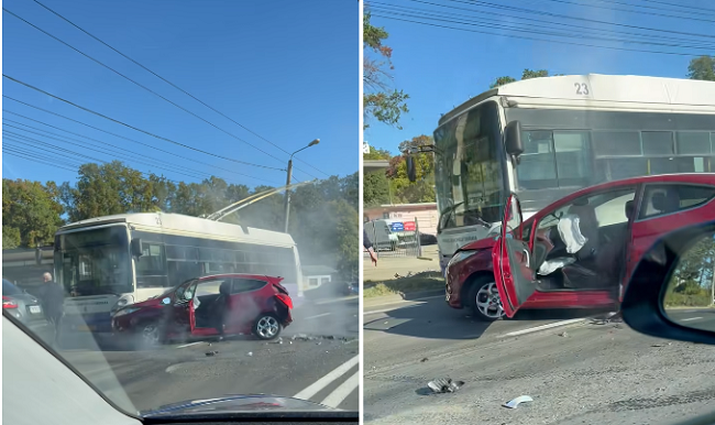 Accident în Timișoara: o femeie a fost rănită după ce mașina în care se afla a fost proiectată într-un troleibuz