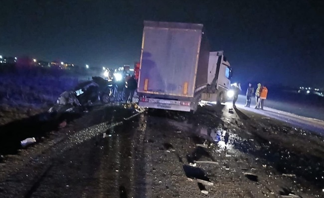 A murit șoferul autoturismului care s-a izbit de un camion, pe Centura Lugojului 1 A murit șoferul autoturismului care s-a izbit de un camion, pe Centura Lugojului