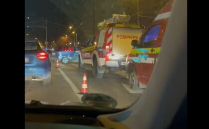 Impact violent pe strada Gheorghe Lazăr din Timișoara. Oameni răniți, mașini avariate