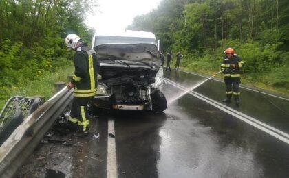 Grav accident rutier în Timiș. A fost implicat un microbuz de persoane
