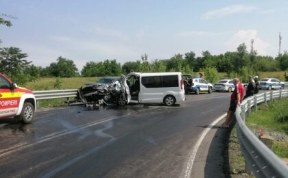 Accident grav la Coșevița. Au intervenit elicopterul SMURD și mai multe echipaje medicale, de pompieri și de poliție