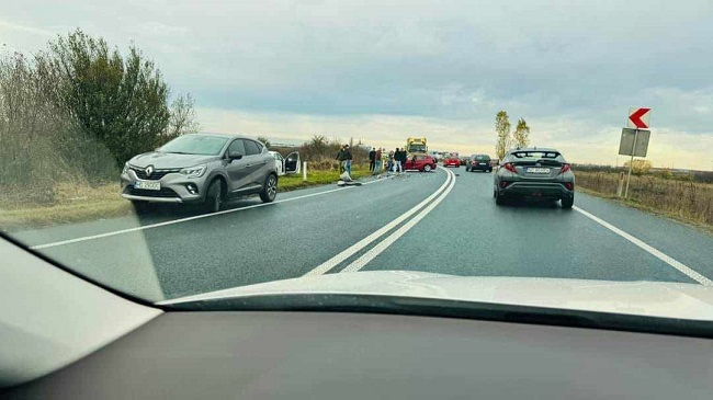 Accident lângă Timișoara. O tânără șoferiță a intrat pe contrasens