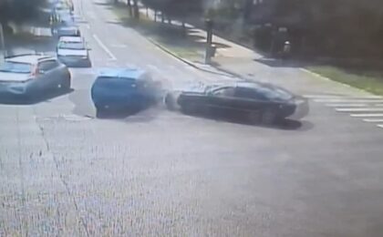 Accident violent într-o intersecție din Timișoara. Impactul a fost filmat