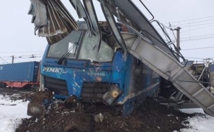 Plan roșu. Accident feroviar grav. Două trenuri de marfă s-au ciocnit. Un om a murit