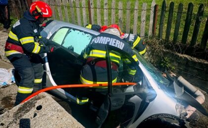 Accident deosebit de grav în județul Hunedoara. O persoană a decedat, două au fost rănite, una dintre victime fiind transportată la un spital din Timișoara