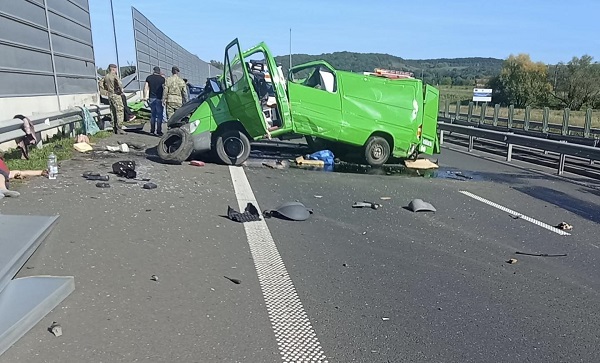 Tragedie pe autostrada A1. O persoană a murit iar alte trei au fost rănite în urma unui grav accident rutier