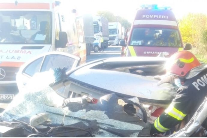 Accident în lanț pe o șosea din Timiș: Patru TIR-uri și un autoturism s-au ciocnit