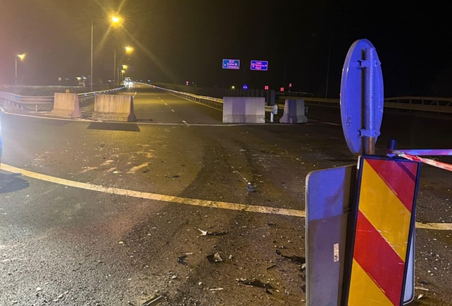 Băiețel în vârstă de 4 ani, rănit grav la Margina. Șoferul a intrat cu mașina în parapeții din beton 1 Băiețel în vârstă de 4 ani, rănit grav la Margina. Șoferul a intrat cu mașina în parapeții din beton