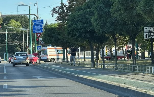 Accident violent la Timișoara, între un autoturism și o ambulanță aflată în misiune
