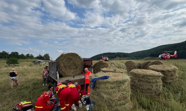 Bărbat mort în Timiș, strivit de un balot de paie