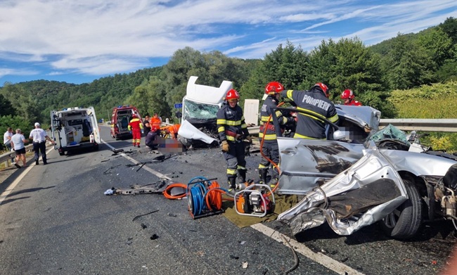 Cum s-a produs accidentul în care a decedat un șofer de 80 de ani, angajat în depășirea mai multor mașini. Ce au stabilit polițiștii