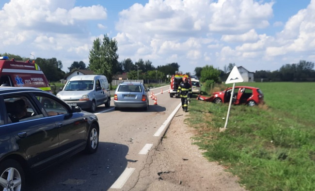Accident grav în apropiere de Timișoara: trei mașini implicate, două victime