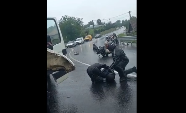 Motociclişti accidentaţi grav pe un drum din vestul ţării