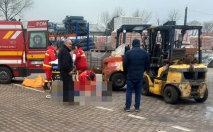 Femeie accidentată mortal de un motostivuitor. Conducătorul utilajului era băut 2 Femeie accidentată mortal de un motostivuitor. Conducătorul utilajului era băut