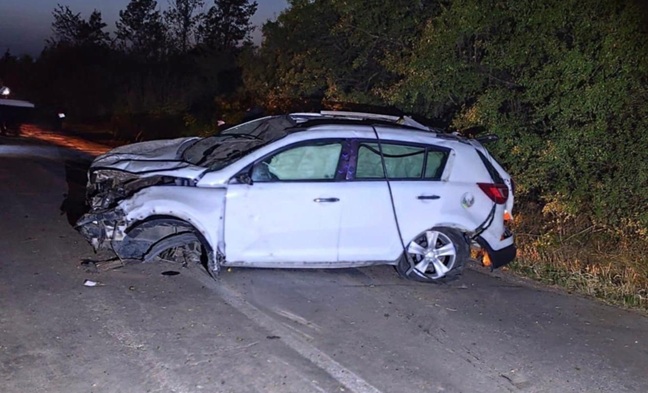 Tânăr fără permis de conducere, mort într-un accident. Pasagera, și ea tânără, a fost rănită grav