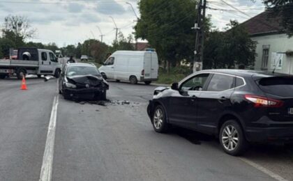 Două tinere șoferițe au fost rănite într-un accident grav la Orțișoara