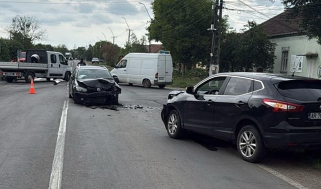 Două tinere șoferițe au fost rănite într-un accident grav la Orțișoara