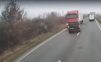 O ipoteză în cazul accidentului cu 7 morţi din Timiş? Volanul microbuzului s-ar fi blocat din cauza sistemului Lane Assist