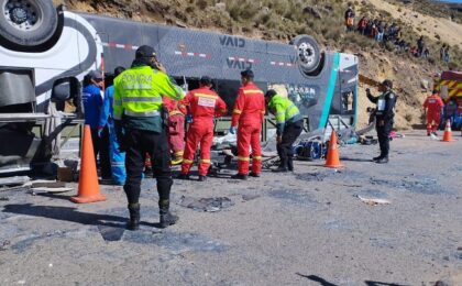 Peru: Un autobuz a căzut într-o prăpastie, cel puţin 16 morţi