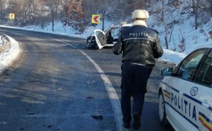 Poliţişti răniţi în urma unui accident cu maşina de serviciu, în vestul ţării
