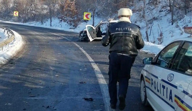 Poliţişti răniţi în urma unui accident cu maşina de serviciu, în vestul ţării