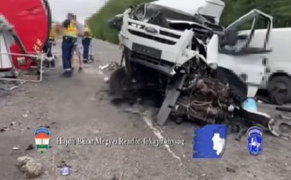 Microbuz cu români, implicat într-un grav accident în Ungaria. Bilanţul victimelor: 2 morţi şi 9 răniţi (video)