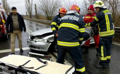 Accident grav lângă Timişoara: două victime, una încarcerată. Foto