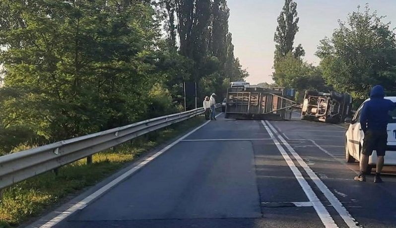 Accident în apropiere de Șag, drum blocat! Traficul este deviat prin Parța