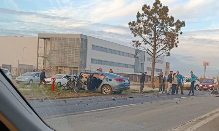 Accident grav pe Calea Șagului: 3 mașini implicate, un om a murit