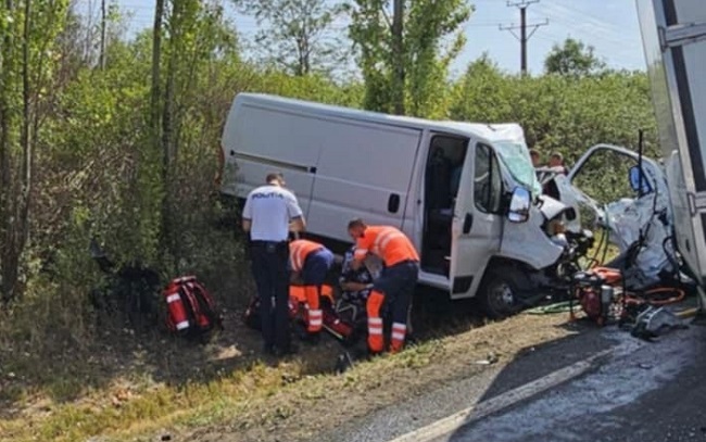 Accident mortal pe un drum din vestul ţării. FOTO