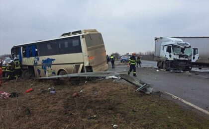 A decedat şoferul autobuzului implicat în accidentul cu 11 victime, de lângă Timişoara