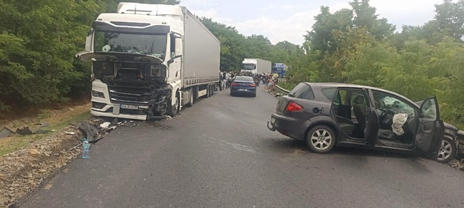 Grav accident de circulație în Timiș. Un bărbat a fost rănit
