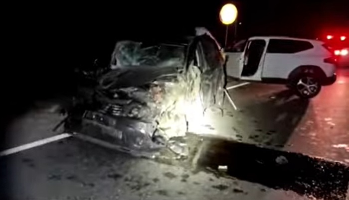 Șofer în vârstă de 77 de ani, rănit după ce a provocat un grav accident în Timiș (video)