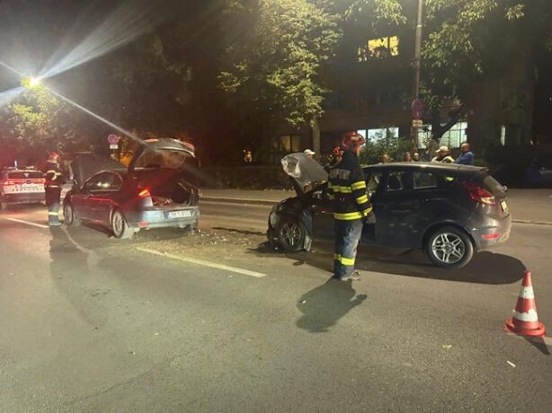 Impact violent între două mașini, pe strada Hector din Timișoara