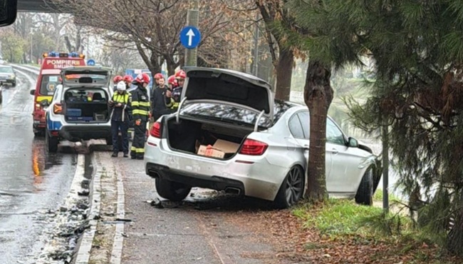 Accident cu trei victime la Timișoara. Unul dintre șoferi a fugit de la fața locului 1 Accident cu trei victime la Timișoara. Unul dintre șoferi a fugit de la fața locului