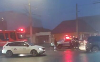 Accident grav în Timişoara, un şofer a fost luat cu salvarea