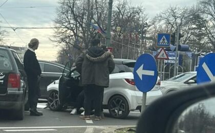 Accident grav în Timişoara: o şoferiţă în vârstă de 16 ani a trecut pe roşu la semafor